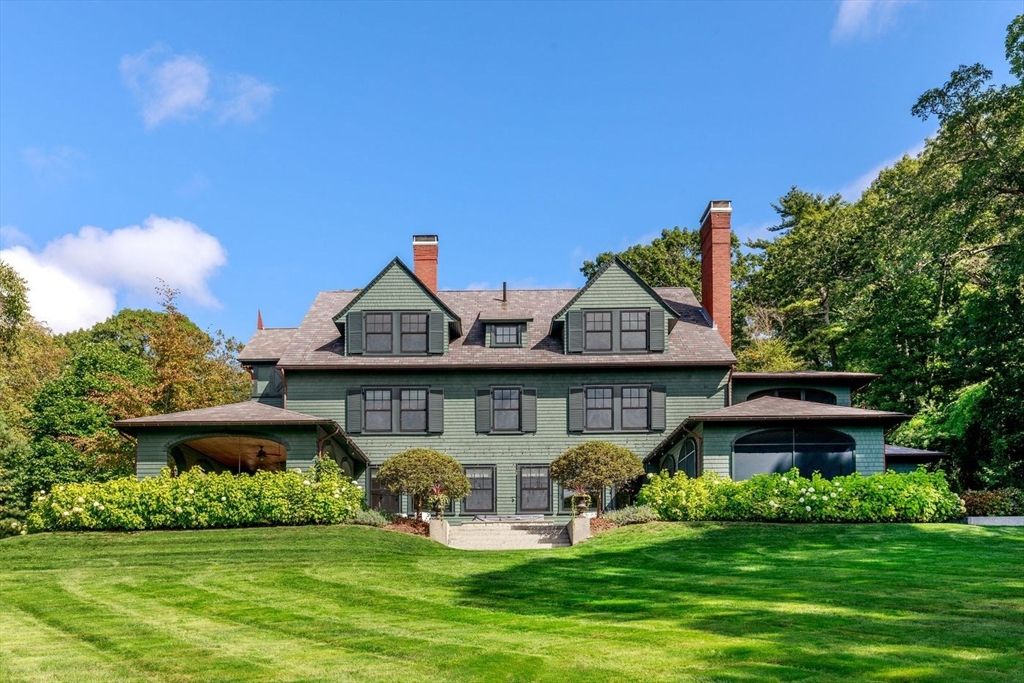 Backyard, Exterior, Facade, Queen Anne Victorian