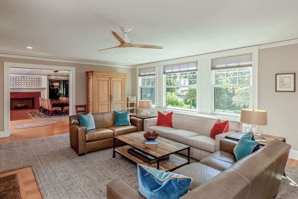 Interior, Living room, Pendant Lights, Recessed Lighting, Wood Texture Flooring