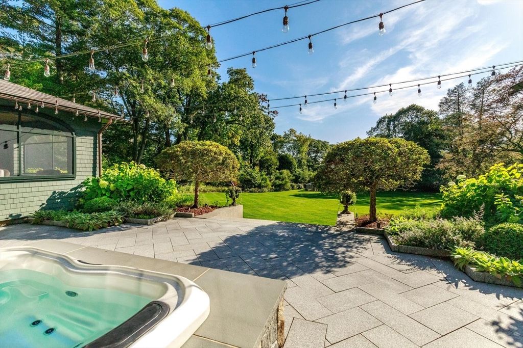 Backyard, Exterior, Hot Tub
