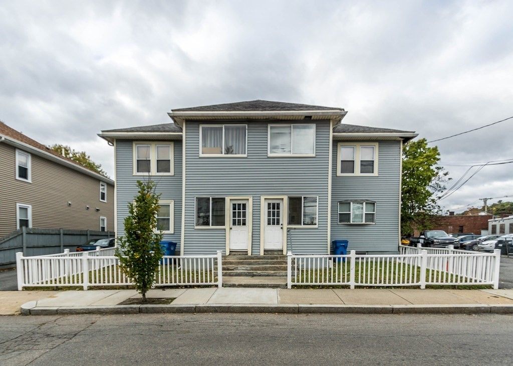 Exterior, Facade, American Foursquare