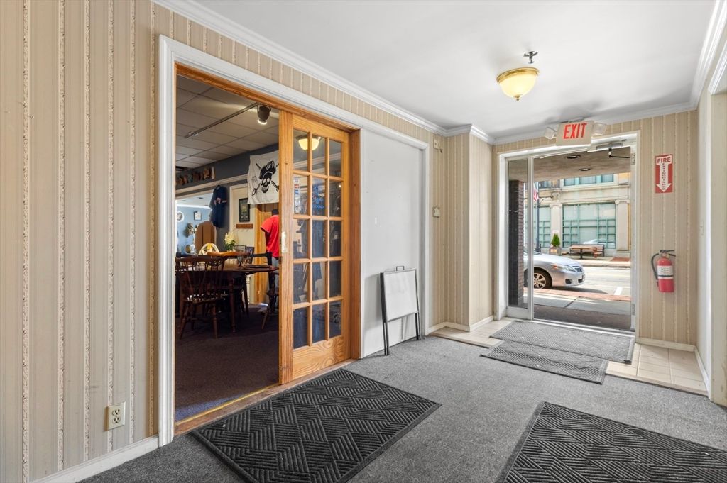 Dining room, Interior