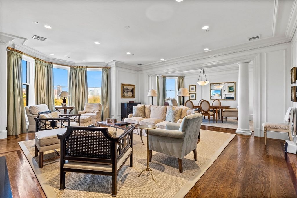 Dining room, Interior, Living room, Pendant Lights, Recessed Lighting, Wood Texture Flooring