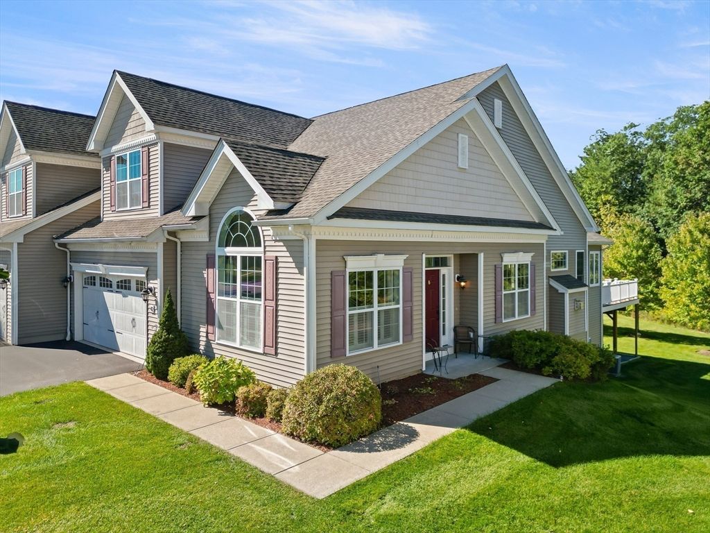 Attached, Exterior, Facade, Farmhouse