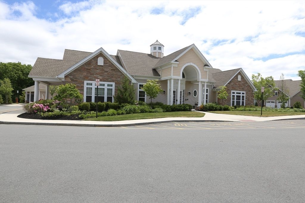 Exterior, Facade, Brick Traditional