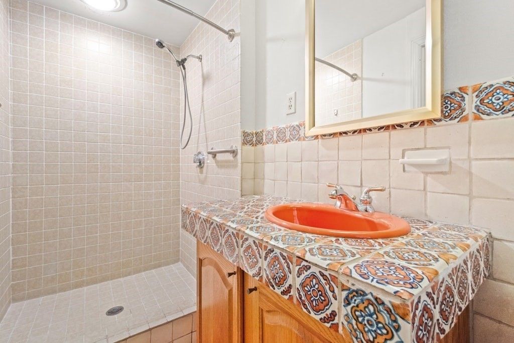 Bathroom, Interior, Tile Countertops