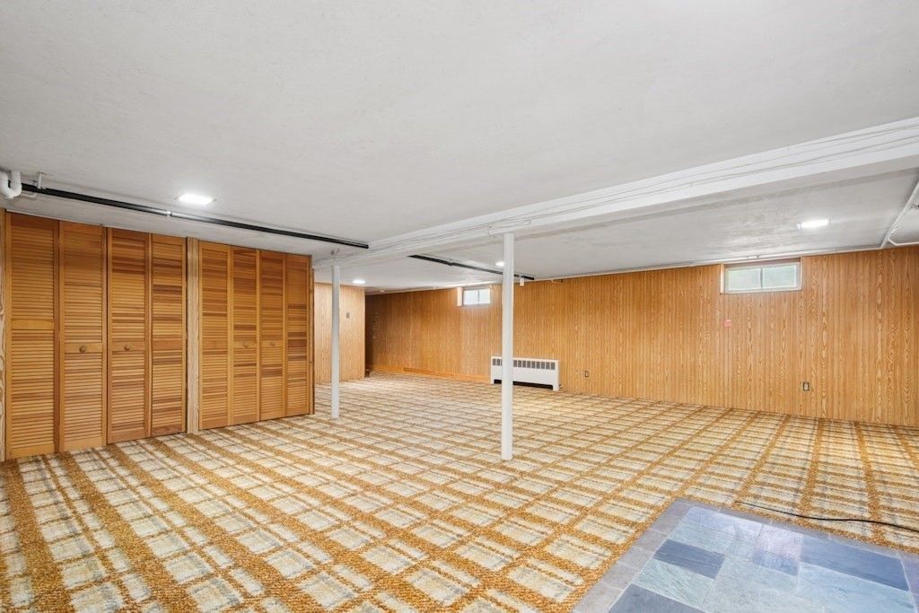 Empty room, Interior, Recessed Lighting, Wooden Walls