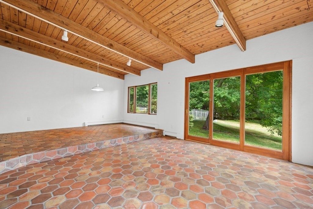 Empty room, Interior, Wooden Beams, Wooden Ceilings