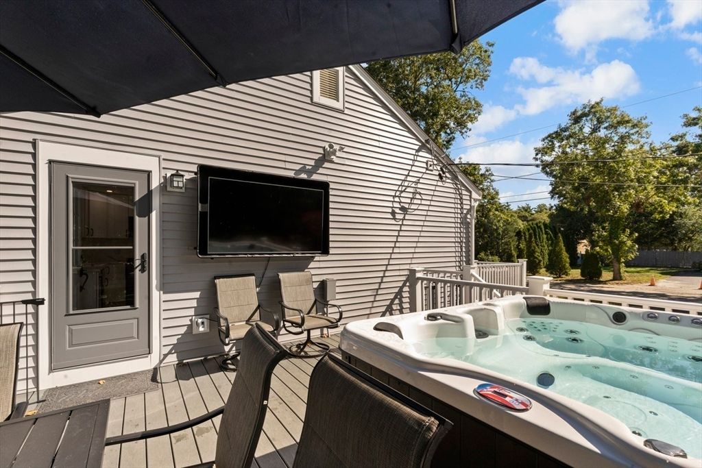 Exterior, Hot Tub
