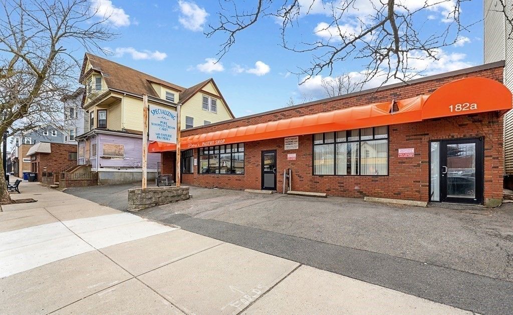 Exterior, Facade, Brick Facade, Cape Cod