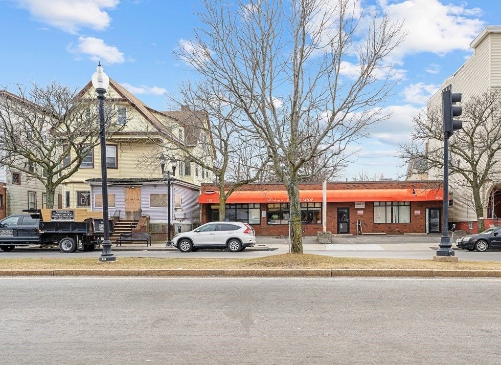 Exterior, Facade, Brick Facade, Queen Anne Victorian
