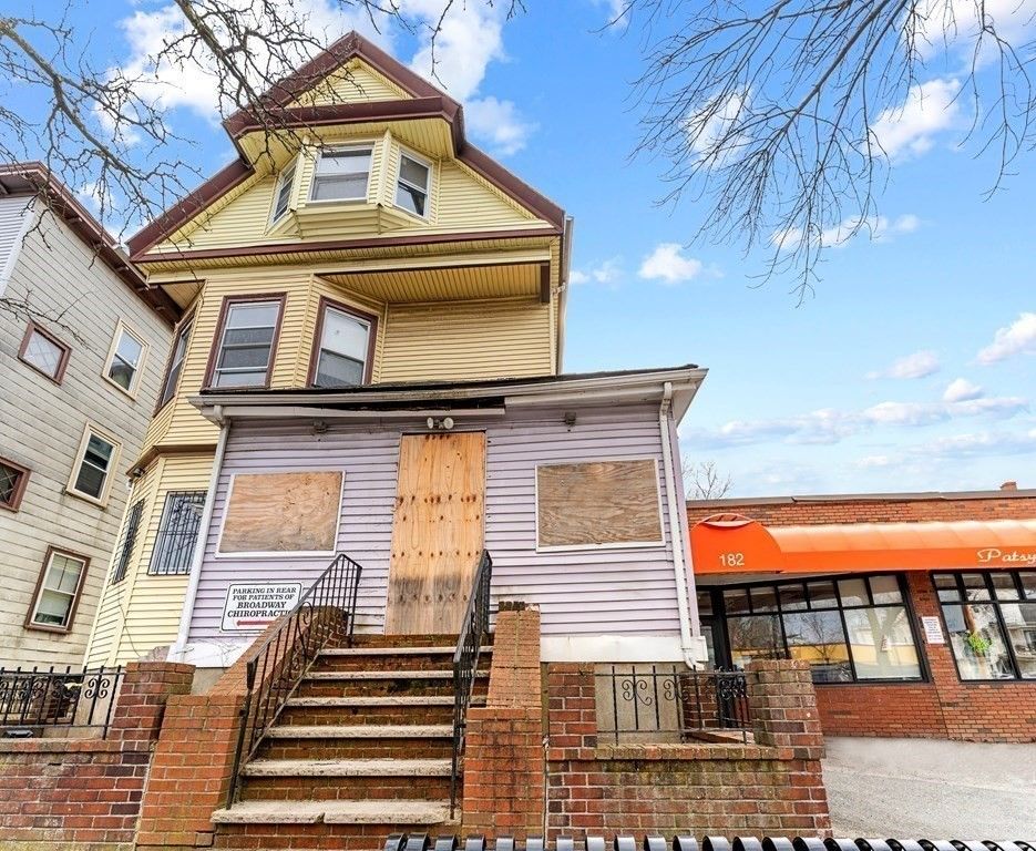 Exterior, Facade, Queen Anne Victorian