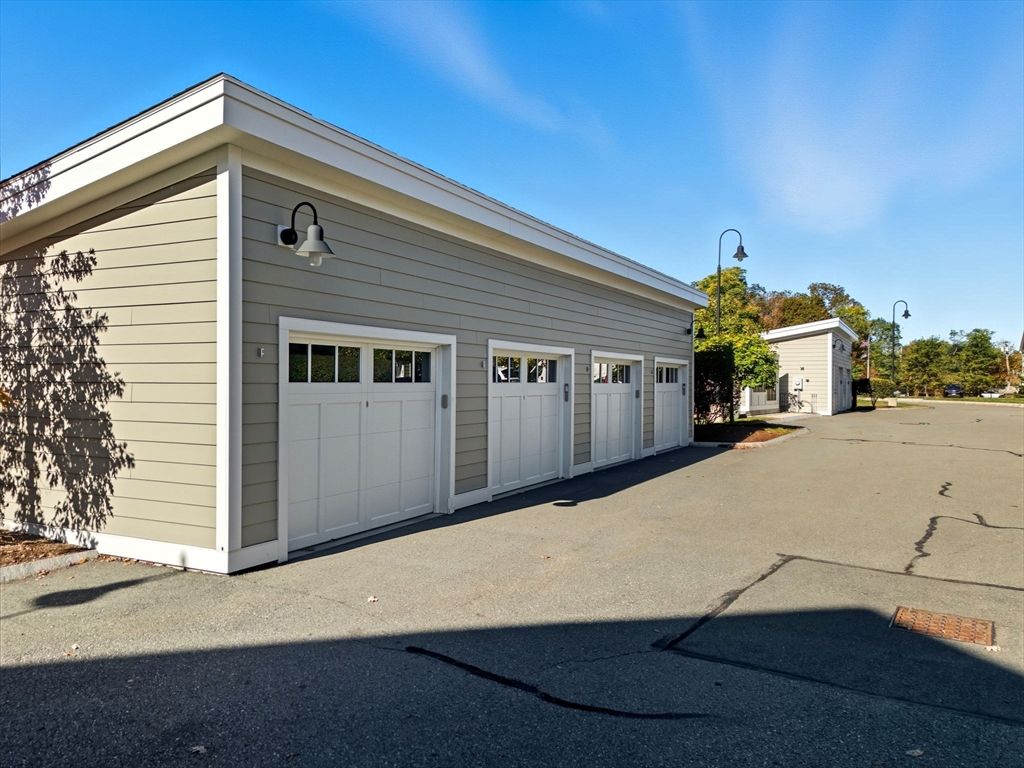 Detached Garage, Exterior