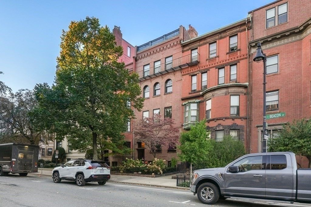 Exterior, Facade, Brick Facade, Rowhouse