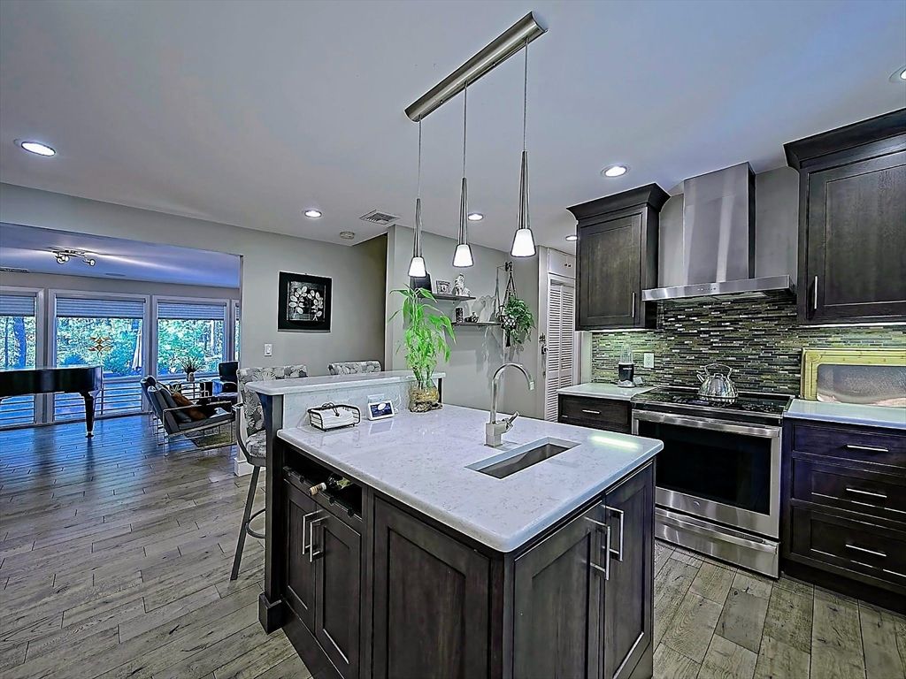 Dining room, Interior, Kitchen, Pendant Lights, Recessed Lighting, Stainless Steel Appliances, Wood Texture Flooring