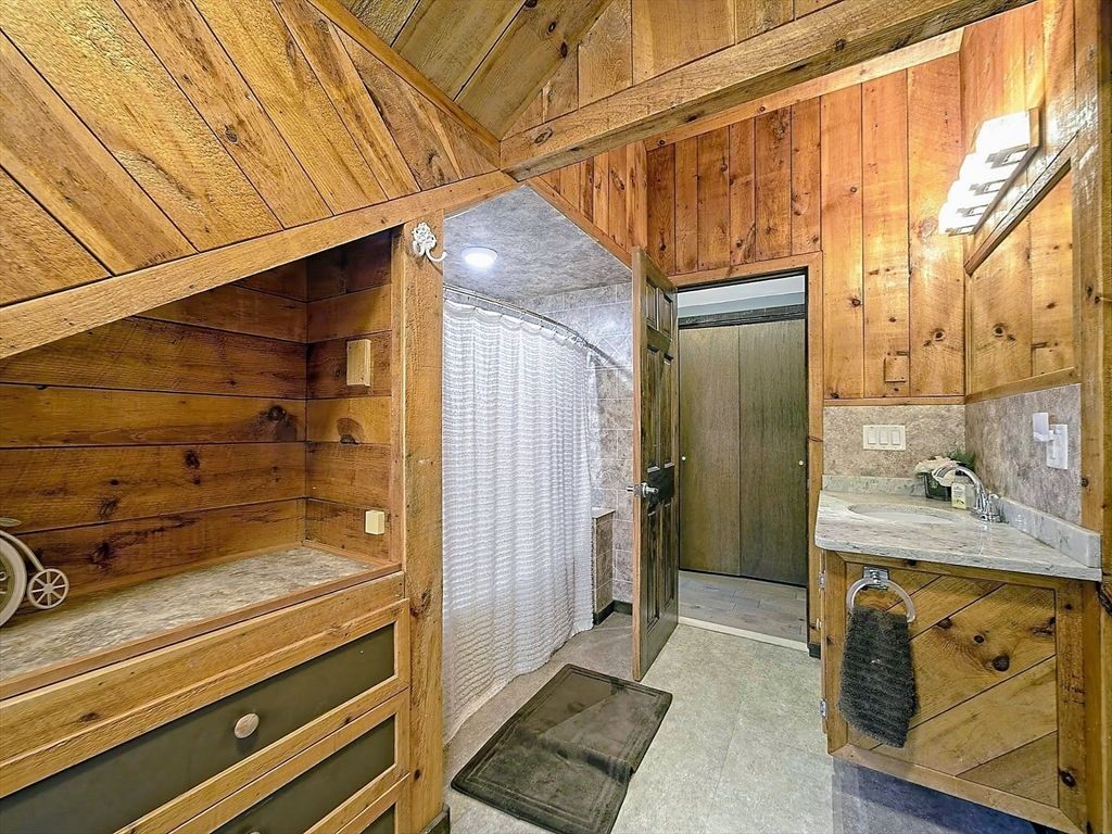 Bathroom, Interior, Wooden Ceilings, Wooden Walls