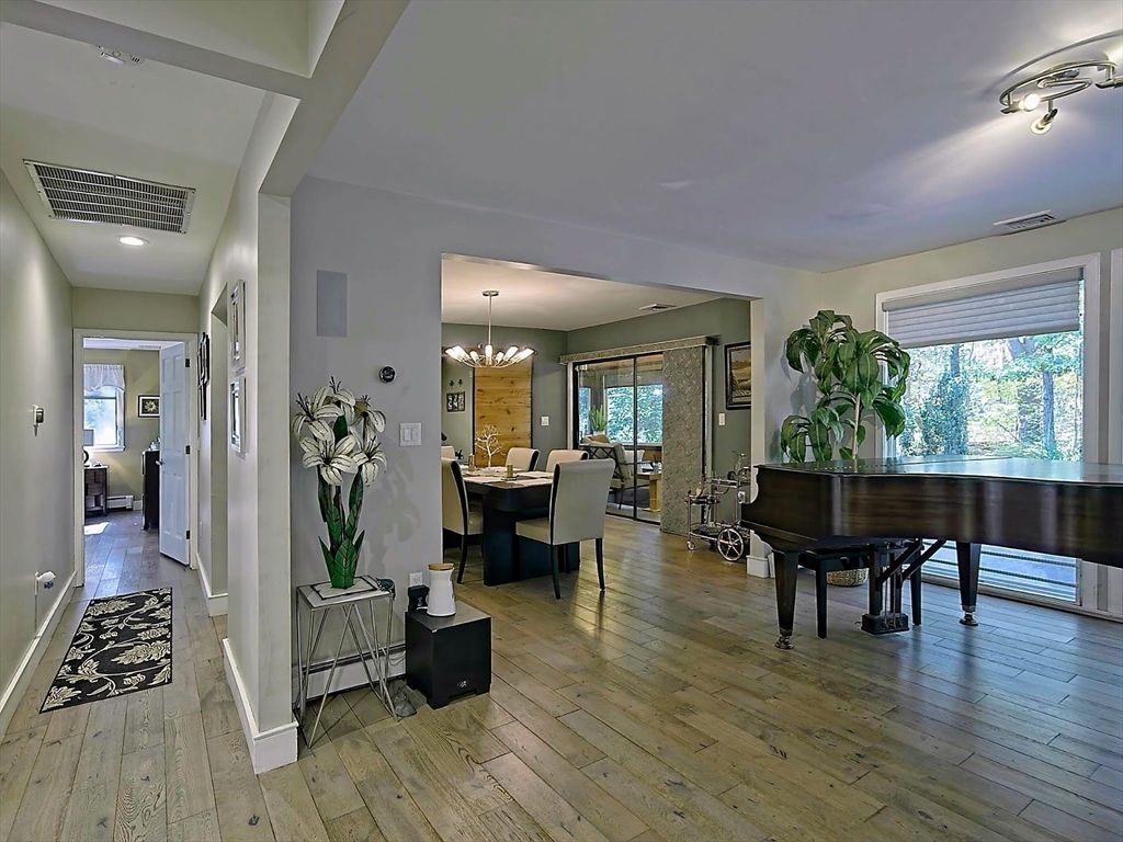 Chandelier, Dining room, Interior, Piano, Recessed Lighting, Wood Texture Flooring