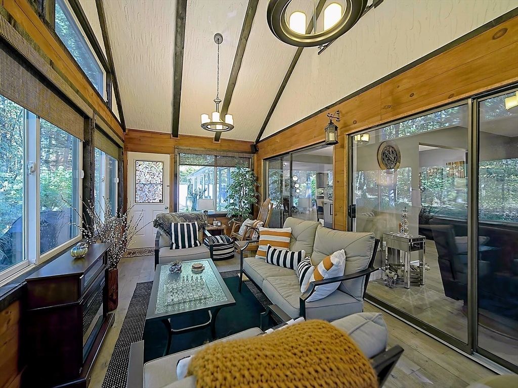 Dining room, Interior, Living room, Pendant Lights, Sun Room