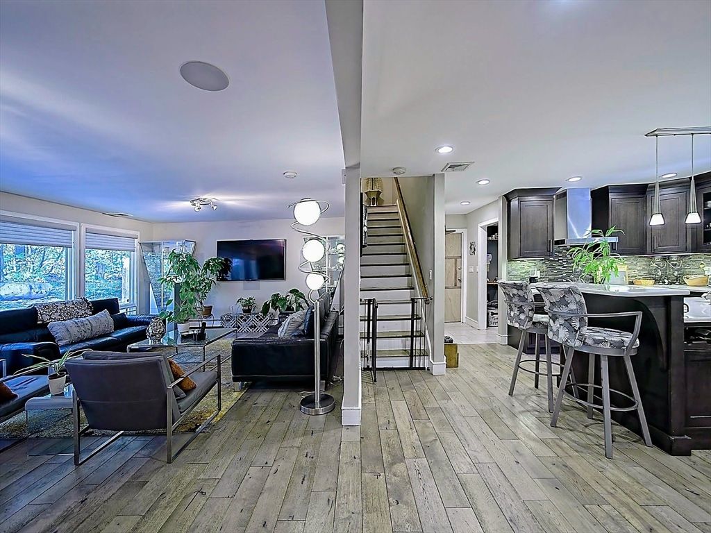 Interior, Kitchen, Living room, Pendant Lights, Recessed Lighting, Wood Texture Flooring