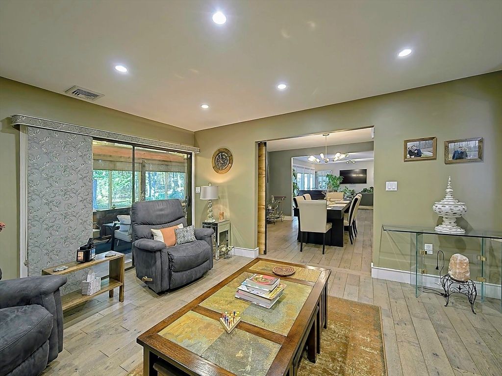 Dining room, Interior, Living room, Pendant Lights, Recessed Lighting, Wood Texture Flooring