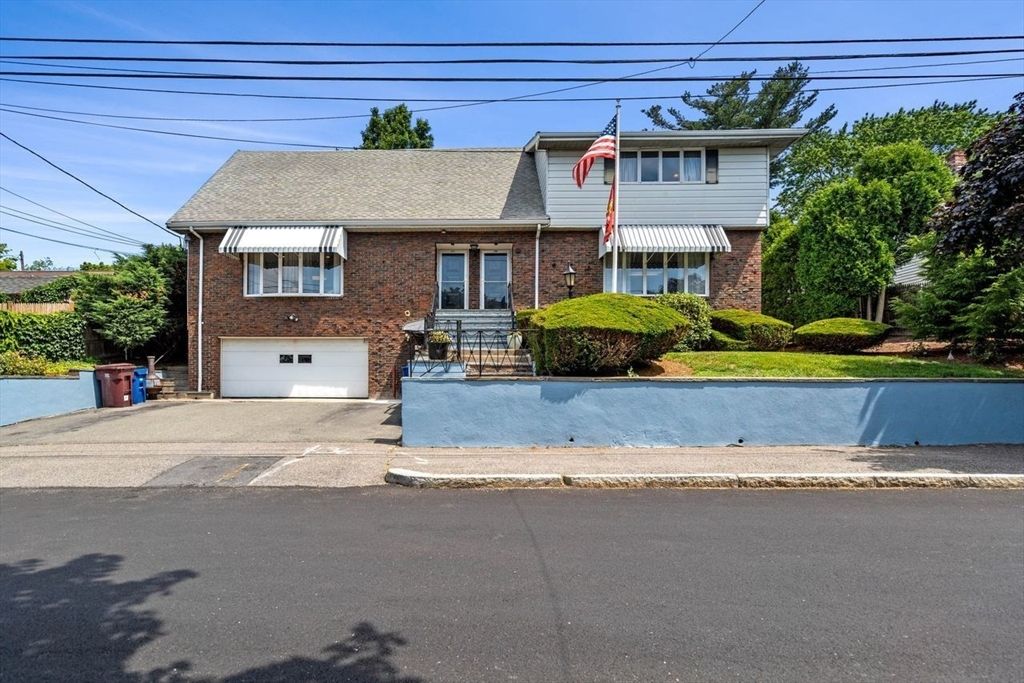 Attached, Exterior, Facade, Brick Facade, Raised Ranch