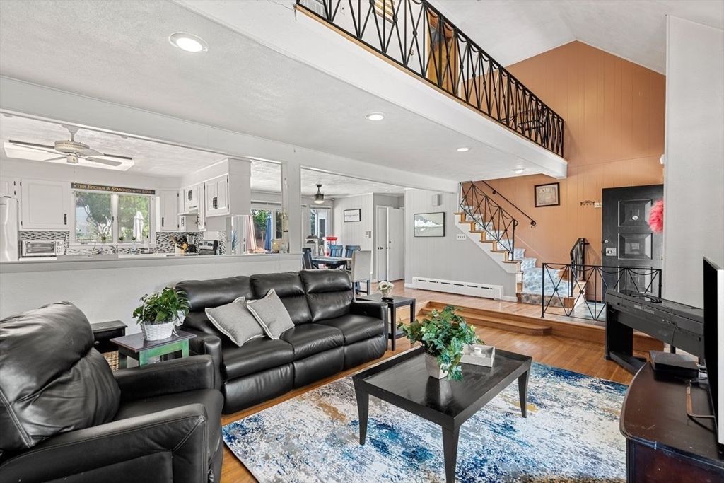 Interior, Kitchen, Living room, Recessed Lighting, Wood Texture Flooring