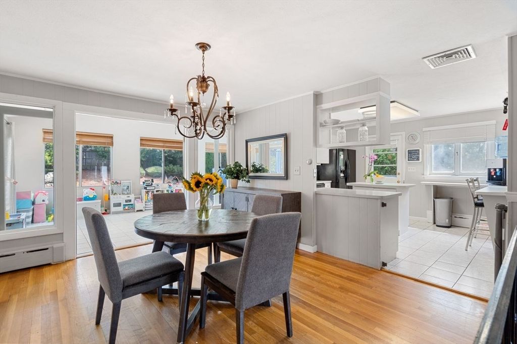 Chandelier, Dining room, Interior, Kitchen, Wood Texture Flooring
