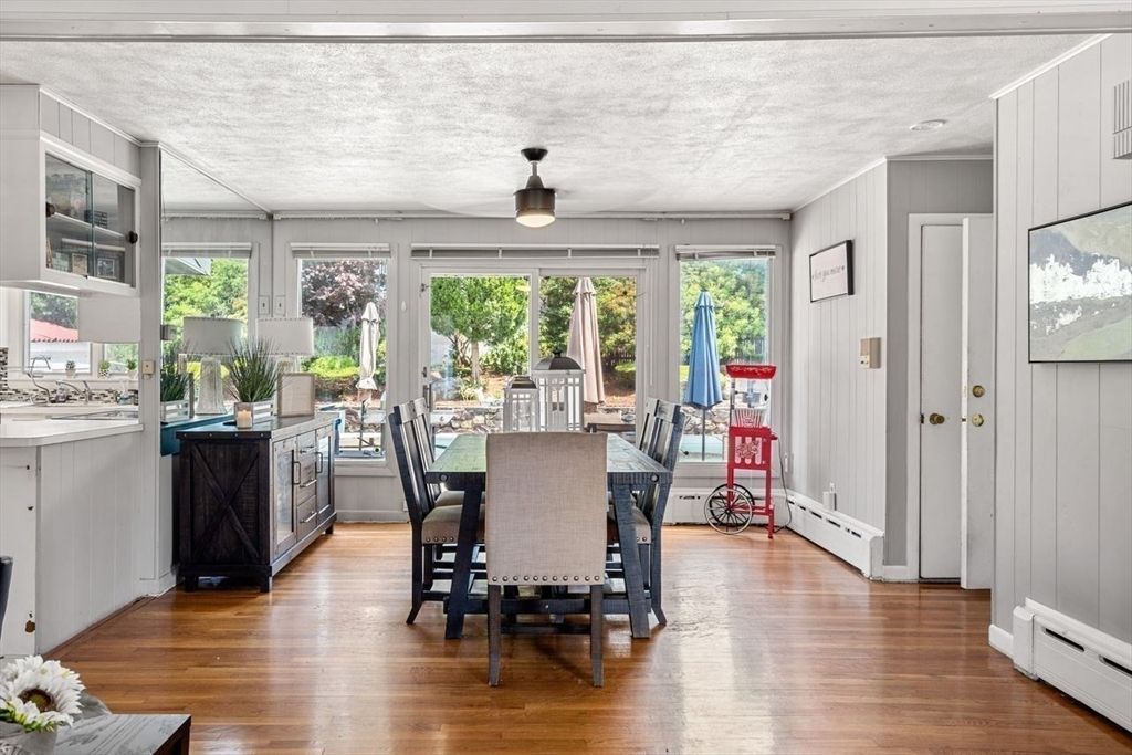 Dining room, Interior, Wood Texture Flooring