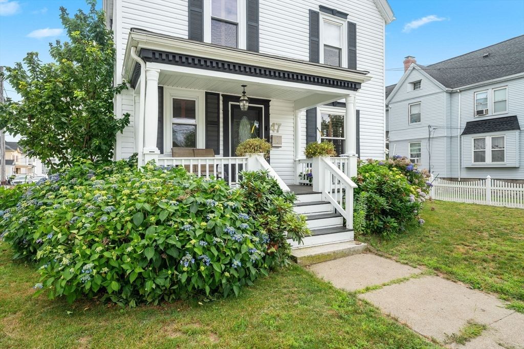 Exterior, Facade, Queen Anne Victorian