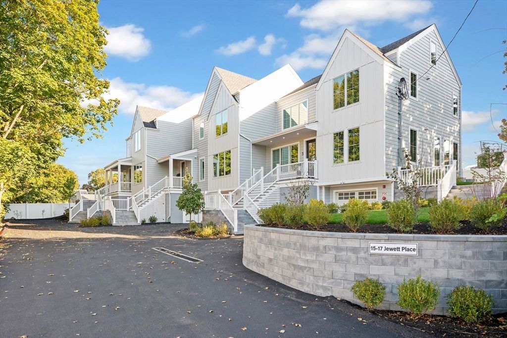 Exterior, Facade, Farmhouse
