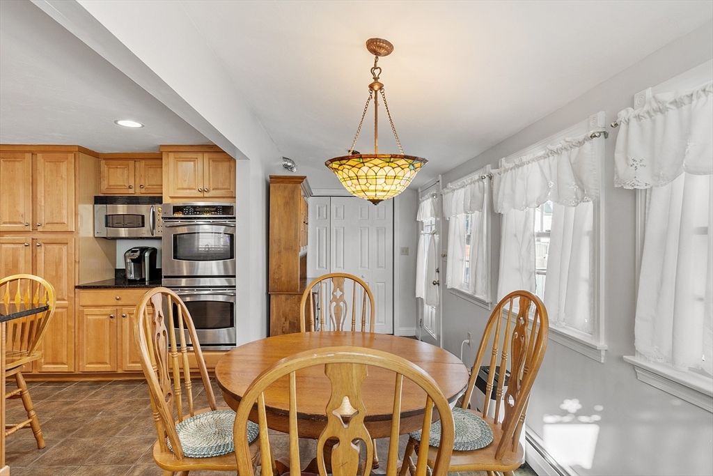 Dining room, Interior, Kitchen, Pendant Lights, Recessed Lighting, Stainless Steel Appliances