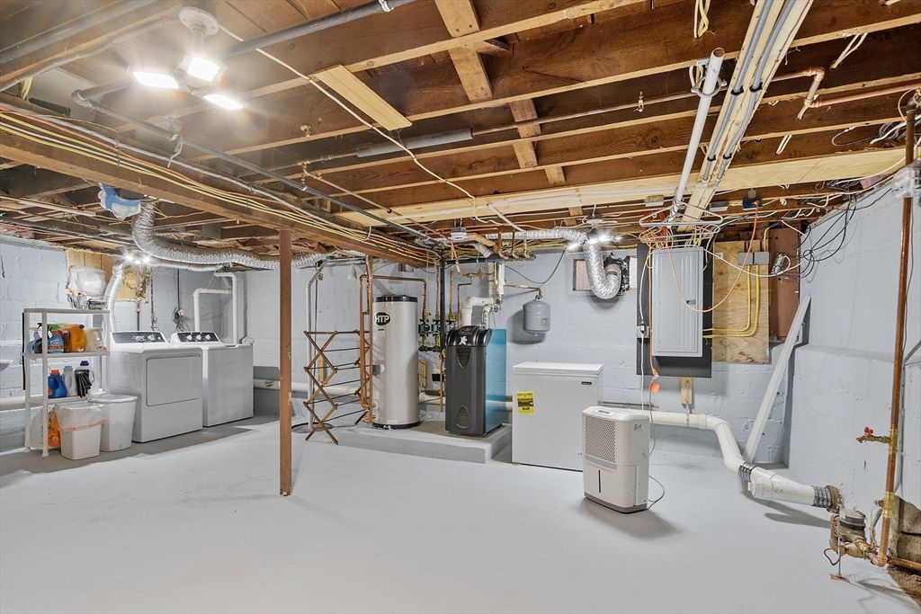 Interior, Washer, Wooden Beams