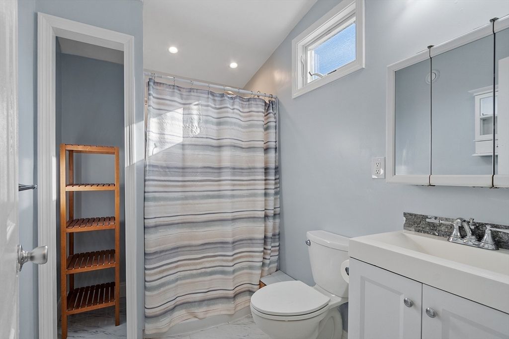 Bathroom, Interior, Marble, Recessed Lighting