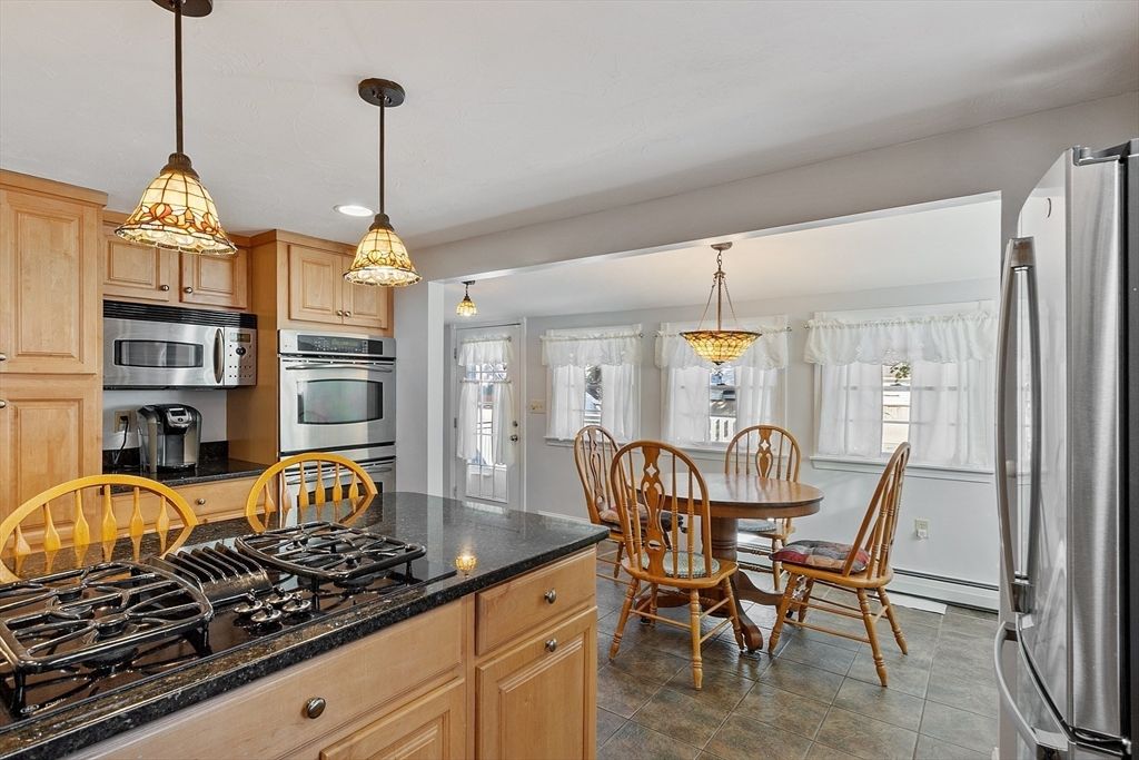 Dining room, Interior, Kitchen, Pendant Lights, Recessed Lighting, Stainless Steel Appliances