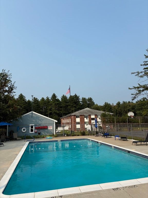 Exterior, Pool