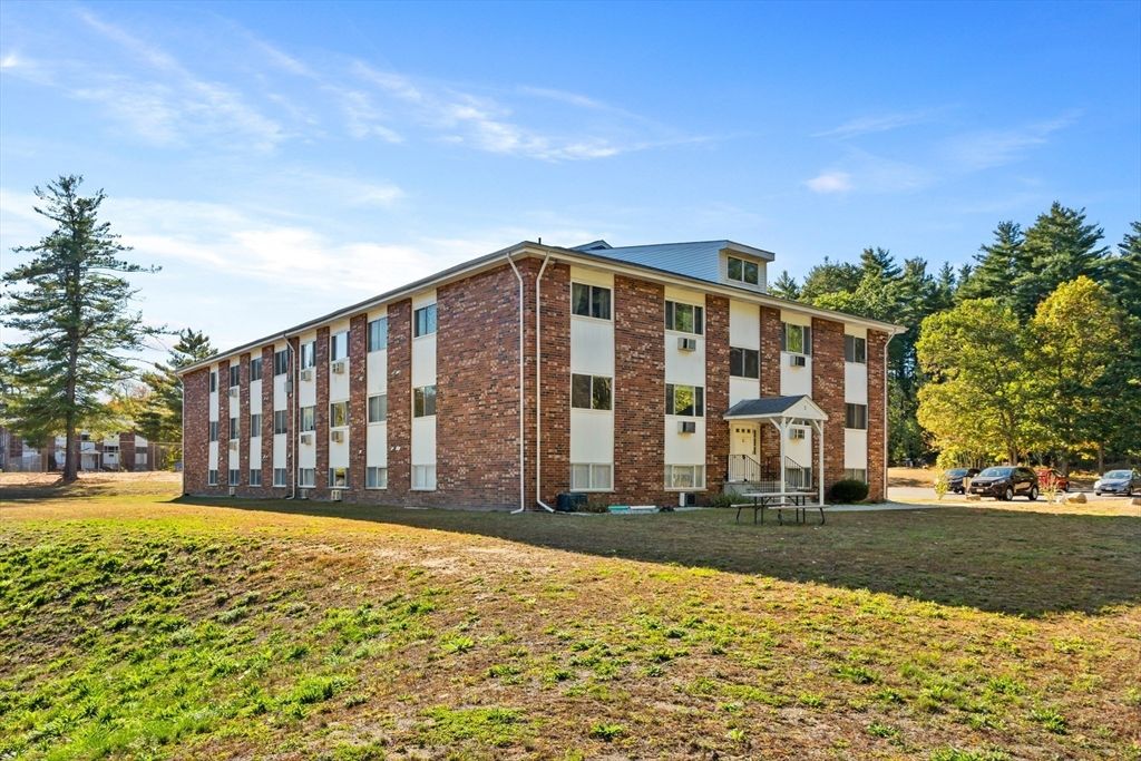 Backyard, Exterior, Facade, Brick Facade, Georgian