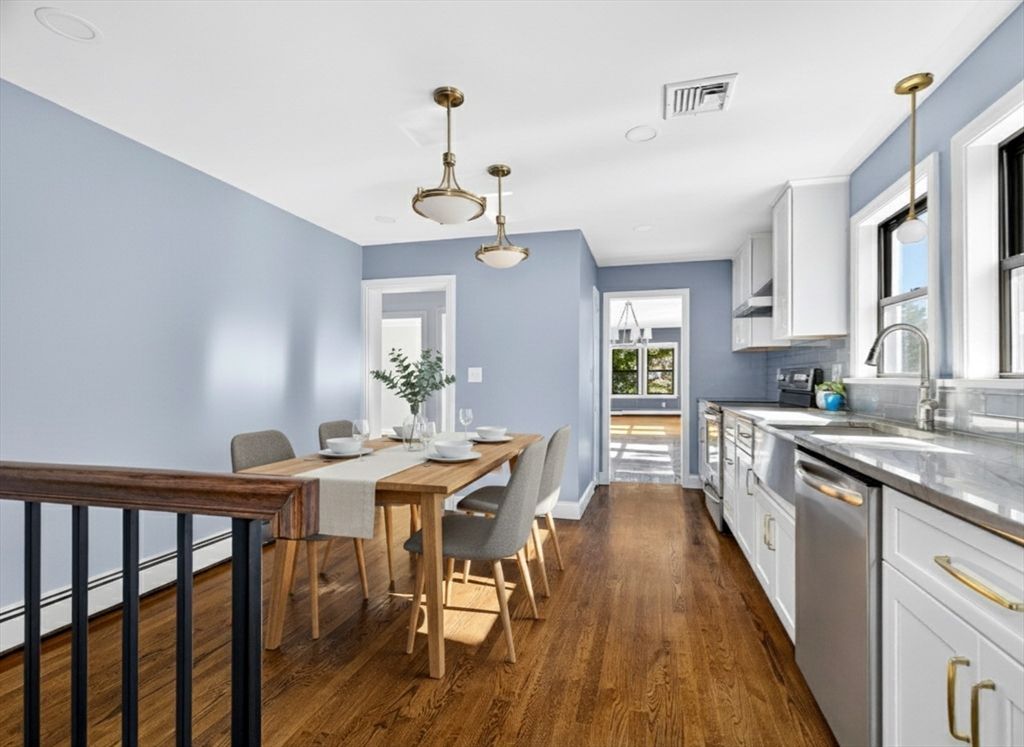 Dining room, Interior, Kitchen, Pendant Lights, Recessed Lighting, Wood Texture Flooring