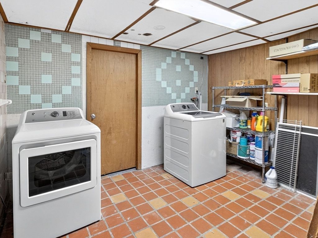 Interior, Washer, Wooden Walls