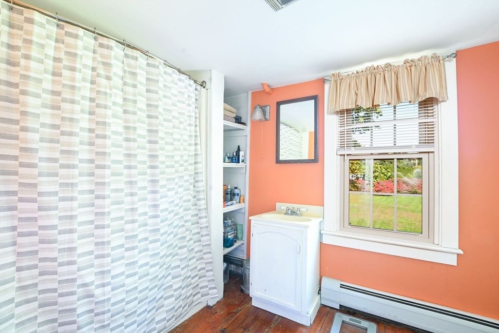Interior, Washer, Wood Texture Flooring