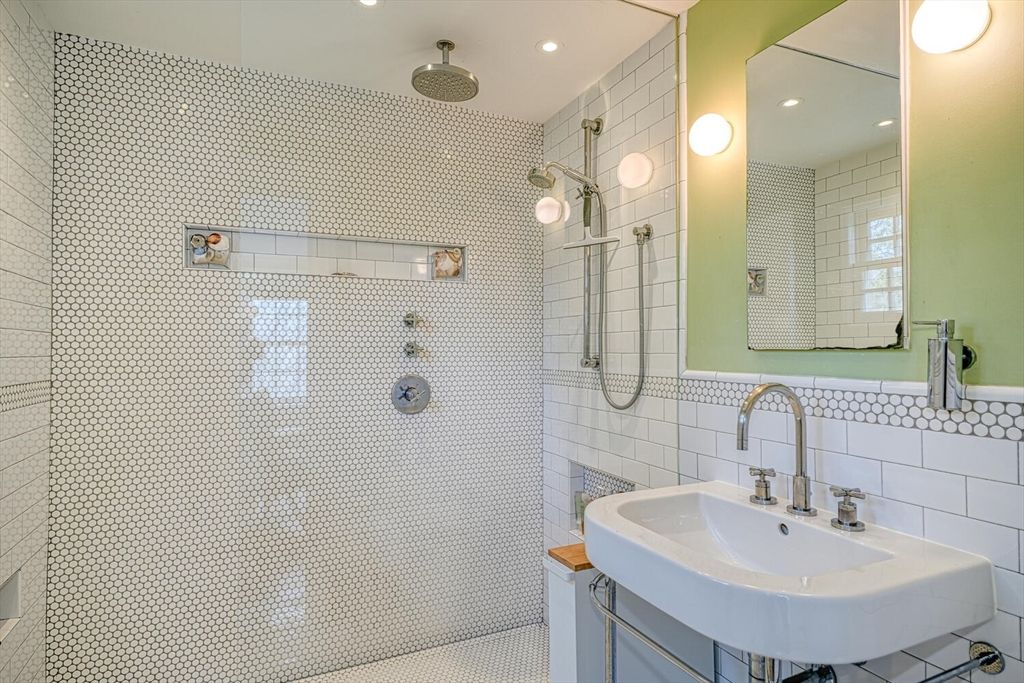 Bathroom, Interior, Recessed Lighting