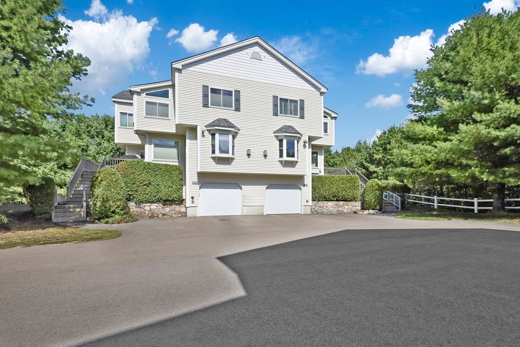 Attached, Exterior, Facade, Raised Ranch