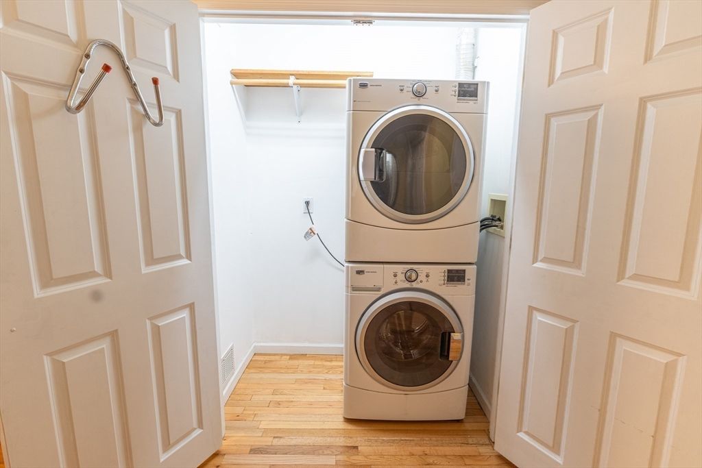 Interior, Utility Closets, Washer, Wood Texture Flooring
