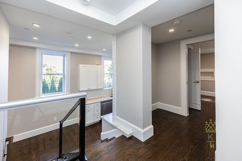Interior, Recessed Lighting, Wood Texture Flooring