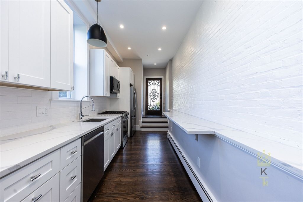 Interior, Kitchen, Pendant Lights, Recessed Lighting, Wood Texture Flooring