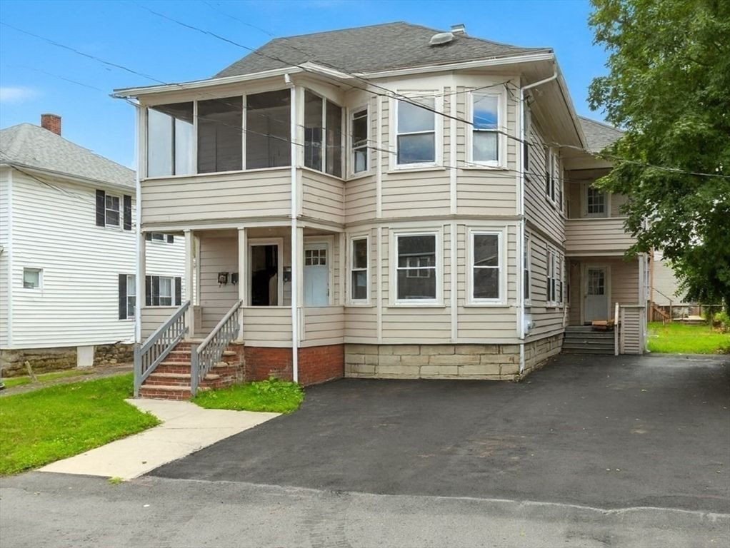 Exterior, Facade, Queen Anne Victorian