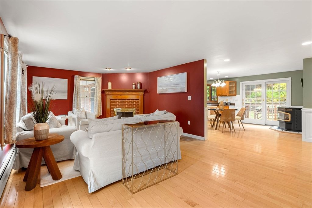 Dining room, Fireplace, Interior, Living room, Pendant Lights, Recessed Lighting, Wood Texture Flooring