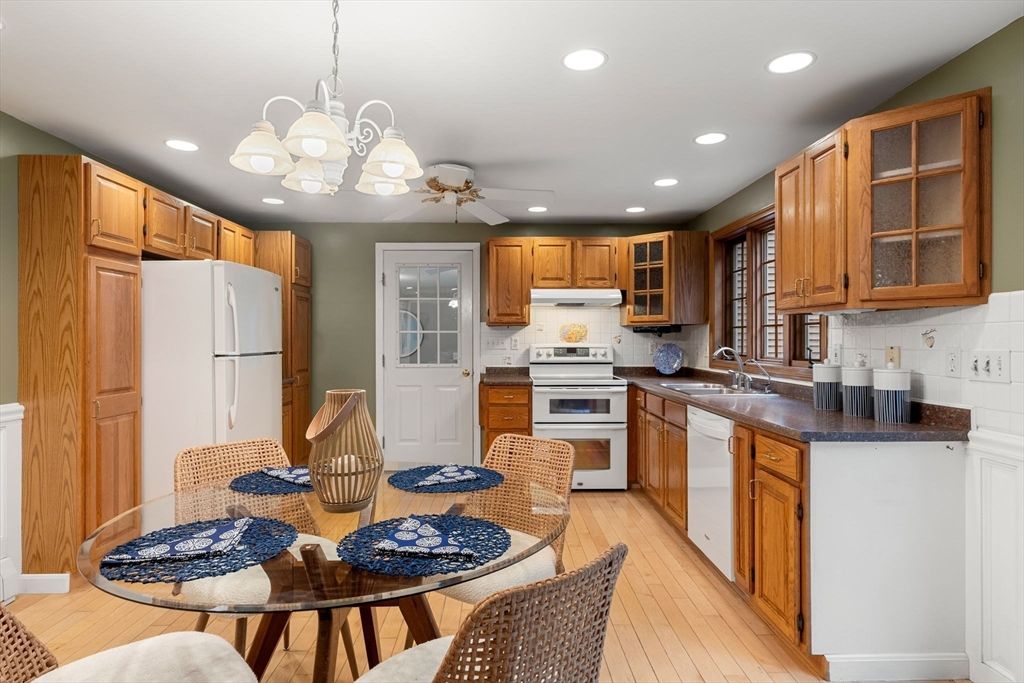 Dining room, Interior, Kitchen, Recessed Lighting, Stainless Steel Appliances, Wood Texture Flooring