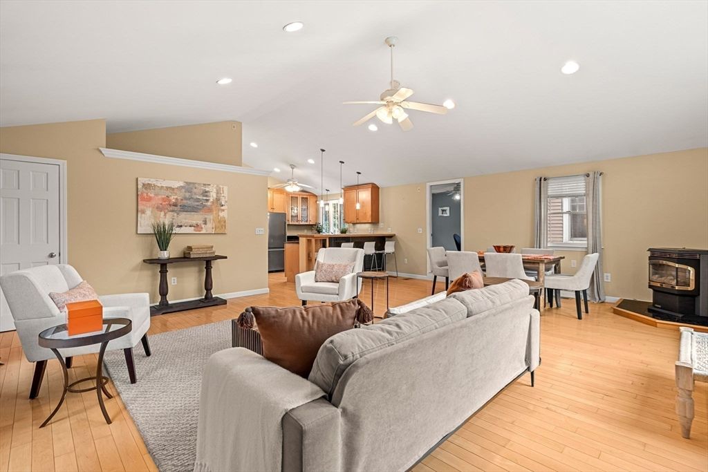 Dining room, Interior, Kitchen, Living room, Pendant Lights, Recessed Lighting, Wood Texture Flooring