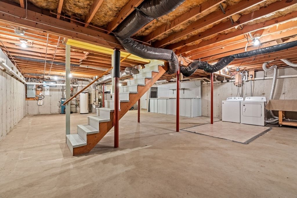 Interior, Washer, Wooden Beams