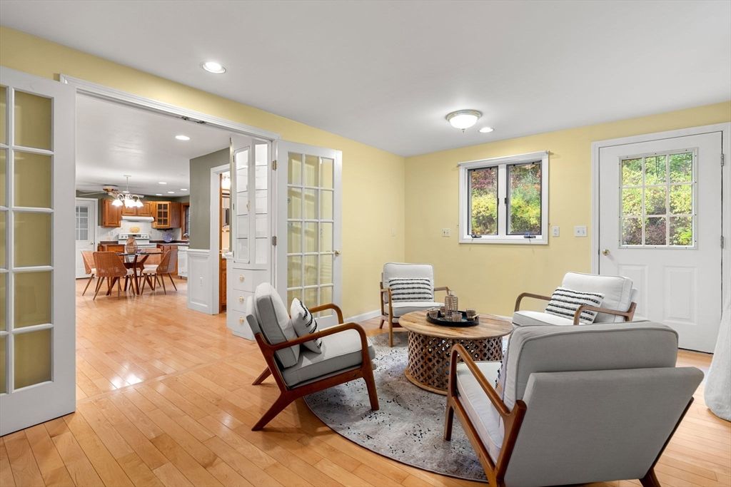 Dining room, Interior, Living room, Recessed Lighting, Wood Texture Flooring