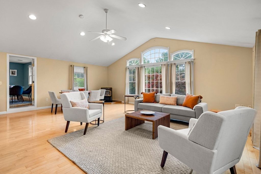 Dining room, Interior, Living room, Recessed Lighting, Wood Texture Flooring